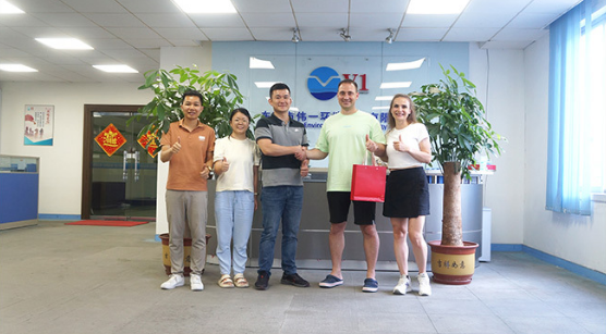 韩国客户来访洽谈一体化光氧废气处理机合作事宜